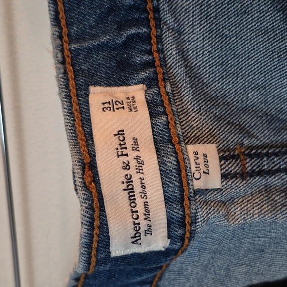 NWT Abercrombie & Fitch Blue Jean Shorts with Rainbow Heart Curve Love Size 31 - Picture 6 of 10